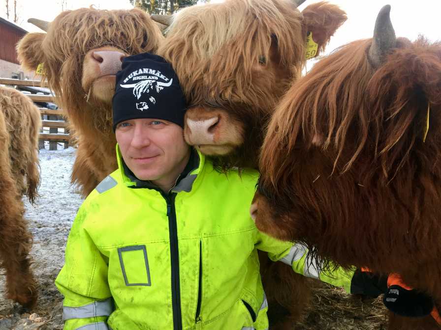 Hukanmäki Highland tilan isäntä ja highland -nautoja